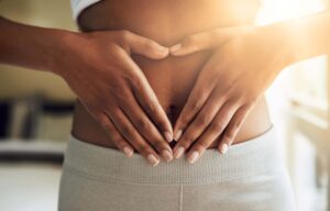 Sabía que su intestino afecta cómo duerme, piensa y se siente?La evidencia muestra que la microbiota intestinal influye en el ánimo, las defensas, el metabolismo y el sueño. Entender su funcionamiento y aplicar algunas recomendaciones puede marcar la diferencia en la salud.