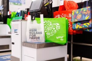 Walmart recicla 17,900 toneladas y evita 524 millones de bolsas plásticas en Guatemala