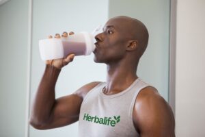 Proteína después de entrenar: el mito de la ventana anabólica de una hora