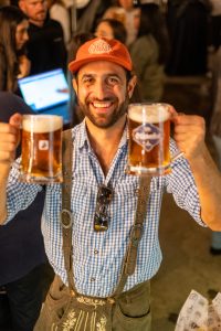 ¡A LEVANTAR LOS TARROS! OKTOBERFEST REGRESA A ANTIGUA CERVEZA CON UNA GRAN FIESTA BÁVARA